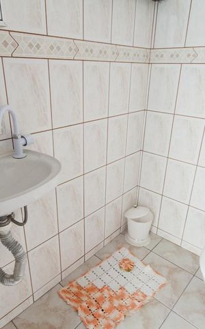 Casa de condomínio à venda com 220m², 3 quartos e 2 vagasBanheiro de Serviço