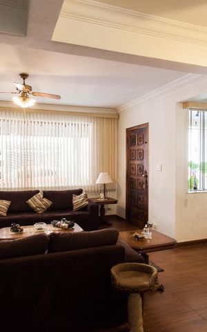 Casa de condomínio à venda com 220m², 3 quartos e 2 vagasSala