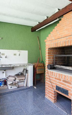 Casa de condomínio à venda com 220m², 3 quartos e 2 vagasChurrasqueira