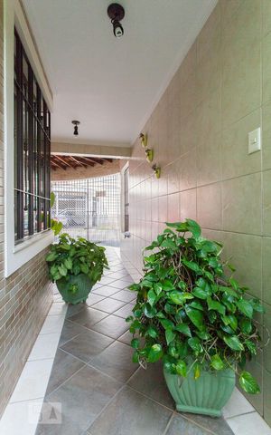 Casa de condomínio à venda com 220m², 3 quartos e 2 vagasEntrada
