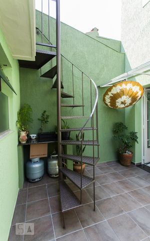 Casa de condomínio à venda com 220m², 3 quartos e 2 vagasQuintal