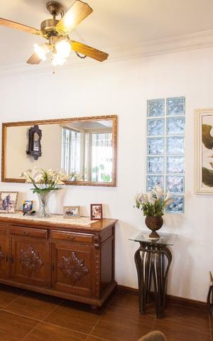 Casa de condomínio à venda com 220m², 3 quartos e 2 vagasSala