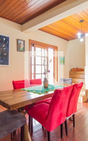 Casa à venda com 165m², 3 quartos e 1 vaga Casa à venda com 165m², 3 quartos e 1 vagaSala