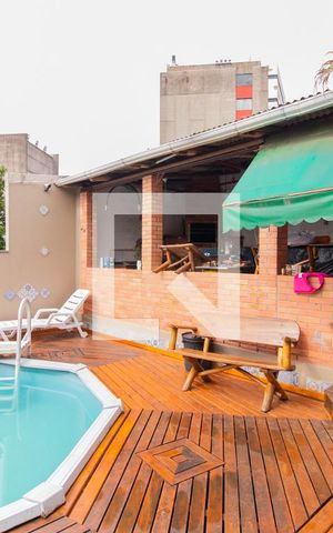 Casa à venda com 165m², 3 quartos e 1 vaga Casa à venda com 165m², 3 quartos e 1 vagaPiscina