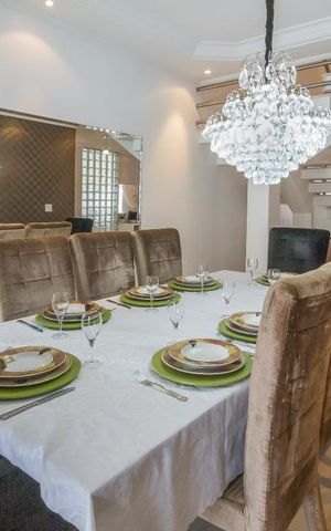 Casa para alugar com 350m², 3 quartos e 2 vagas Casa para alugar com 350m², 3 quartos e 2 vagasSala de Jantar