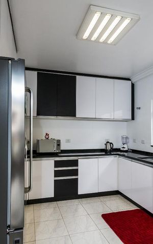 Casa para alugar com 350m², 3 quartos e 2 vagas Casa para alugar com 350m², 3 quartos e 2 vagasCozinha - Armários