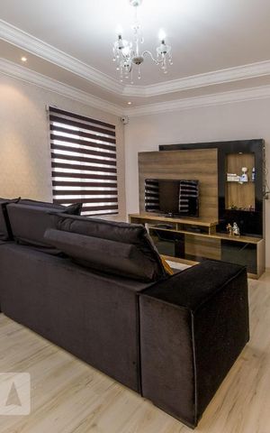 Casa para alugar com 350m², 3 quartos e 2 vagas Casa para alugar com 350m², 3 quartos e 2 vagasSala
