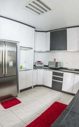 Casa para alugar com 350m², 3 quartos e 2 vagas Casa para alugar com 350m², 3 quartos e 2 vagasCozinha