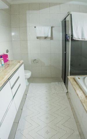 Casa para alugar com 350m², 3 quartos e 2 vagas Casa para alugar com 350m², 3 quartos e 2 vagasBanheiro 1