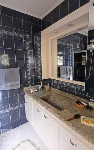 Casa para alugar com 340m², 4 quartos e 4 vagasBanheiro da Suíte