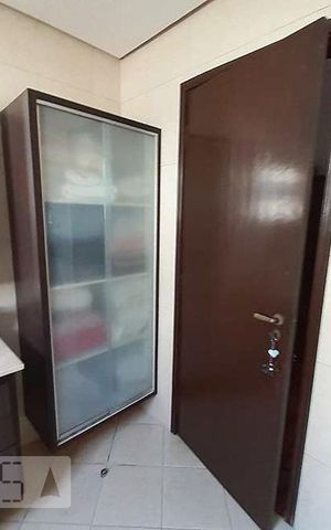 Casa para alugar com 340m², 4 quartos e 4 vagasBanheiro