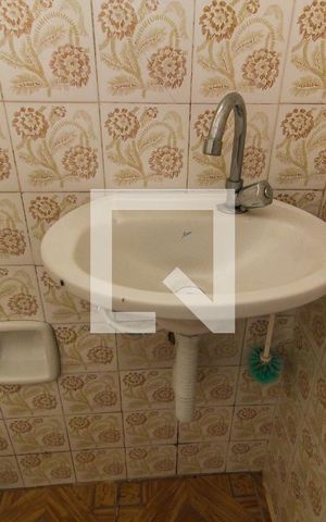 Casa à venda com 165m², 2 quartos e 2 vagas Casa à venda com 165m², 2 quartos e 2 vagasBanheiro