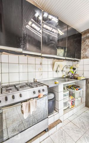 Casa à venda com 511m², 3 quartos e 4 vagas Casa à venda com 511m², 3 quartos e 4 vagasEdícula - Cozinha