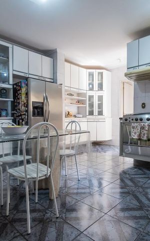 Casa para alugar com 350m², 3 quartos e sem vaga Casa para alugar com 350m², 3 quartos e sem vagaCozinha