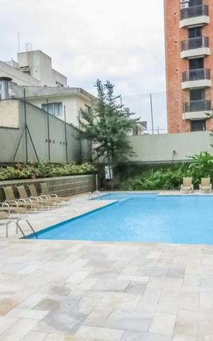 Apartamento à venda com 224m², 4 quartos e 4 vagas Apartamento à venda com 224m², 4 quartos e 4 vagasÁrea comum - Piscina