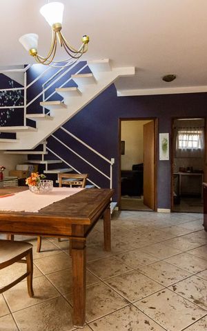 Casa à venda com 286m², 3 quartos e 2 vagas Casa à venda com 286m², 3 quartos e 2 vagasSala