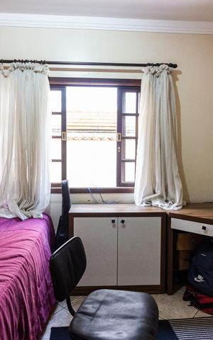 Casa à venda com 286m², 3 quartos e 2 vagas Casa à venda com 286m², 3 quartos e 2 vagasEscritório