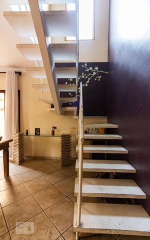 Casa à venda com 286m², 3 quartos e 2 vagas Casa à venda com 286m², 3 quartos e 2 vagasSala