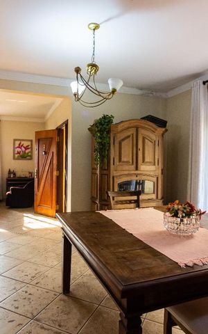 Casa à venda com 286m², 3 quartos e 2 vagas Casa à venda com 286m², 3 quartos e 2 vagasSala