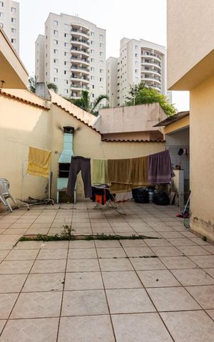 Casa à venda com 286m², 3 quartos e 2 vagas Casa à venda com 286m², 3 quartos e 2 vagasQuintal