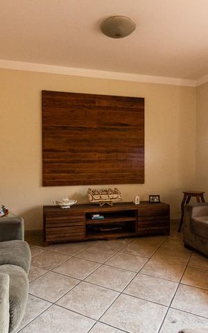 Casa à venda com 286m², 3 quartos e 2 vagas Casa à venda com 286m², 3 quartos e 2 vagasSala