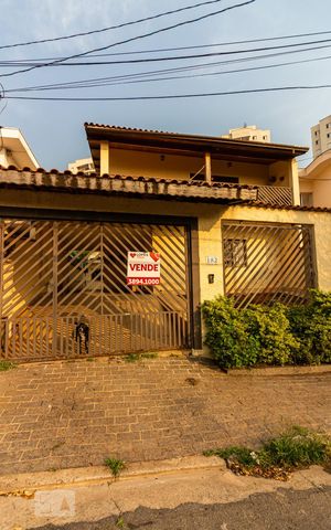 Casa à venda com 286m², 3 quartos e 2 vagas Casa à venda com 286m², 3 quartos e 2 vagasFachada