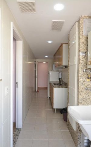 Apartamento à venda com 102m², 4 quartos e 2 vagasCozinha e Área de Serviço