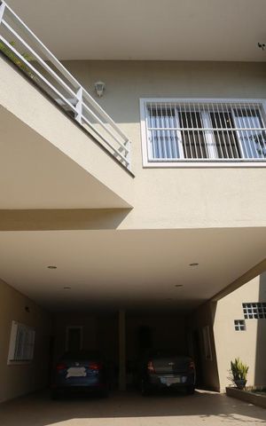 Casa à venda com 600m², 5 quartos e 8 vagasFachada e Garagem