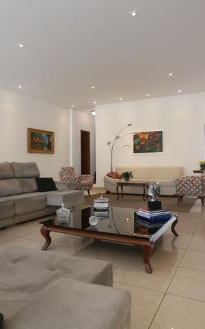 Casa à venda com 600m², 5 quartos e 8 vagasSala