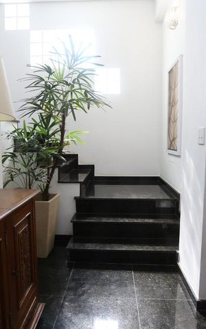 Casa à venda com 600m², 5 quartos e 8 vagasEntrada