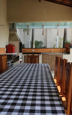 Casa à venda com 600m², 5 quartos e 8 vagasChurrasqueira