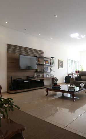 Casa à venda com 600m², 5 quartos e 8 vagasSala