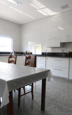 Casa à venda com 600m², 5 quartos e 8 vagasCozinha