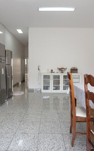 Casa à venda com 600m², 5 quartos e 8 vagasCozinha