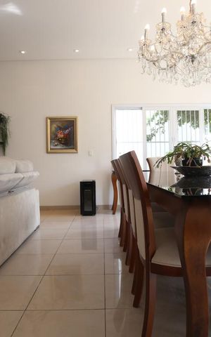 Casa à venda com 600m², 5 quartos e 8 vagasSala