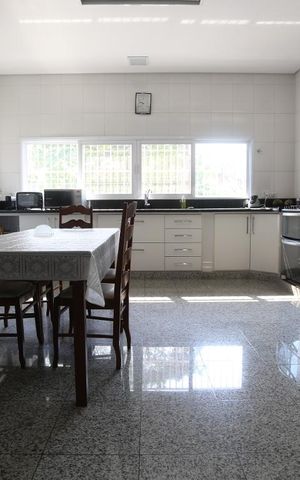 Casa à venda com 600m², 5 quartos e 8 vagasCozinha