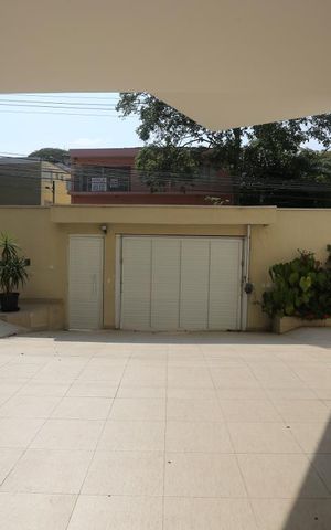 Casa à venda com 600m², 5 quartos e 8 vagasGaragem