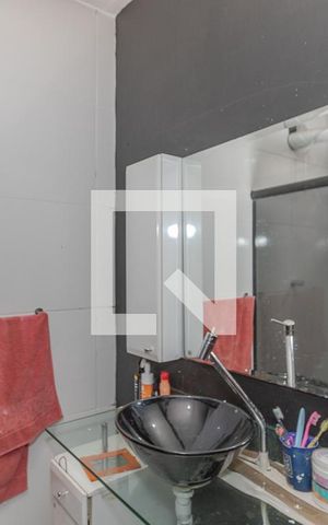 Casa à venda com 220m², 3 quartos e 2 vagas Casa à venda com 220m², 3 quartos e 2 vagasBanheiro
