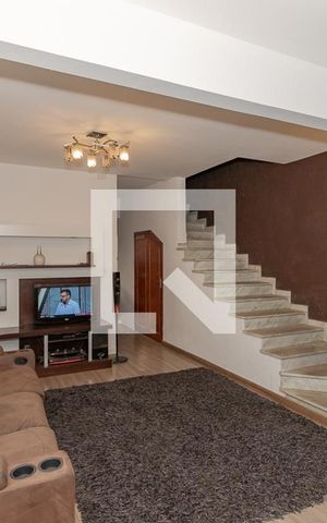 Casa à venda com 220m², 3 quartos e 2 vagas Casa à venda com 220m², 3 quartos e 2 vagasSala