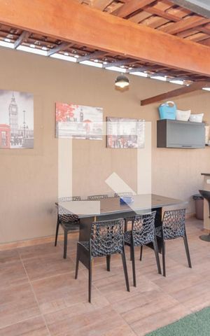 Casa à venda com 220m², 3 quartos e 2 vagas Casa à venda com 220m², 3 quartos e 2 vagasTerraço