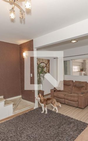 Casa à venda com 220m², 3 quartos e 2 vagas Casa à venda com 220m², 3 quartos e 2 vagasSala