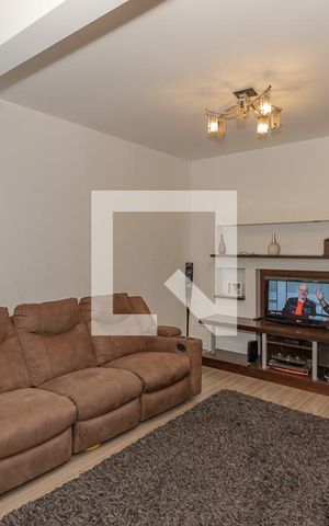 Casa à venda com 220m², 3 quartos e 2 vagas Casa à venda com 220m², 3 quartos e 2 vagasSala