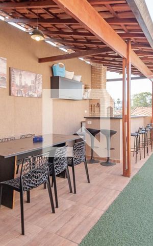 Casa à venda com 220m², 3 quartos e 2 vagas Casa à venda com 220m², 3 quartos e 2 vagasTerraço