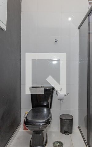Casa à venda com 220m², 3 quartos e 2 vagas Casa à venda com 220m², 3 quartos e 2 vagasBanheiro
