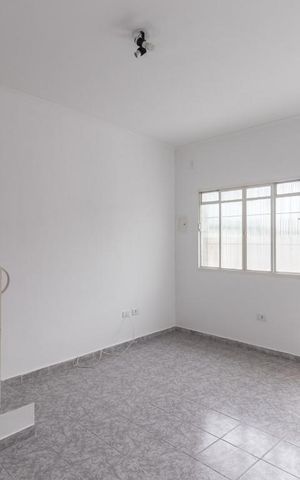 Casa à venda com 165m², 2 quartos e 3 vagas Casa à venda com 165m², 2 quartos e 3 vagasSala