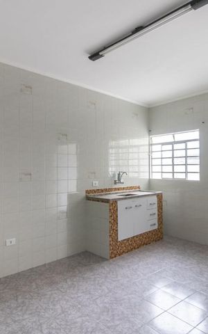Casa à venda com 165m², 2 quartos e 3 vagas Casa à venda com 165m², 2 quartos e 3 vagasCozinha