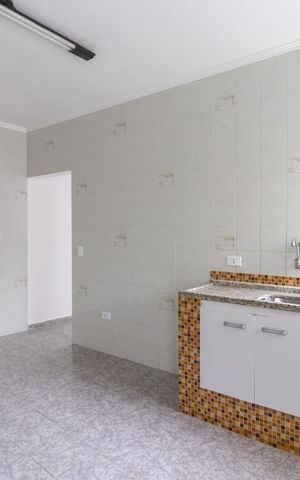 Casa à venda com 165m², 2 quartos e 3 vagas Casa à venda com 165m², 2 quartos e 3 vagasCozinha