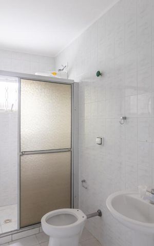 Casa à venda com 165m², 2 quartos e 3 vagas Casa à venda com 165m², 2 quartos e 3 vagasBanheiro 2