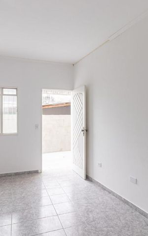 Casa à venda com 165m², 2 quartos e 3 vagas Casa à venda com 165m², 2 quartos e 3 vagasSala