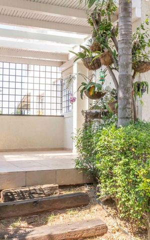Casa à venda com 200m², 6 quartos e 4 vagasEntrada